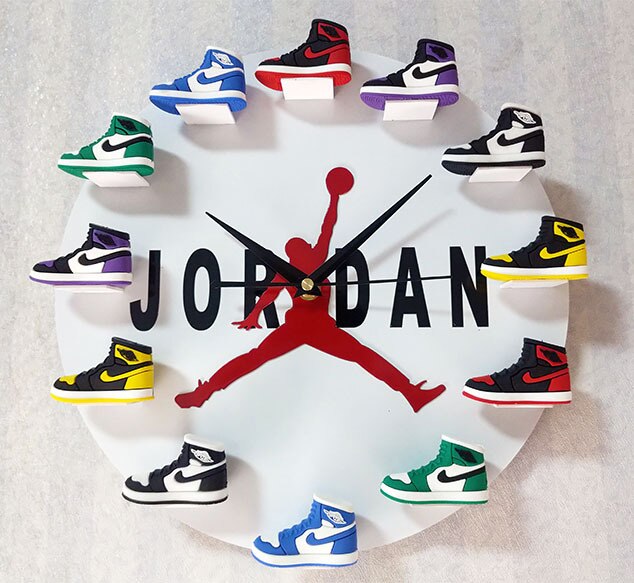 12-inch Creative Sneaker Clock Flight Wall Clock 3D Three-dimensional Shoe Model, A Variety of Styles To Match